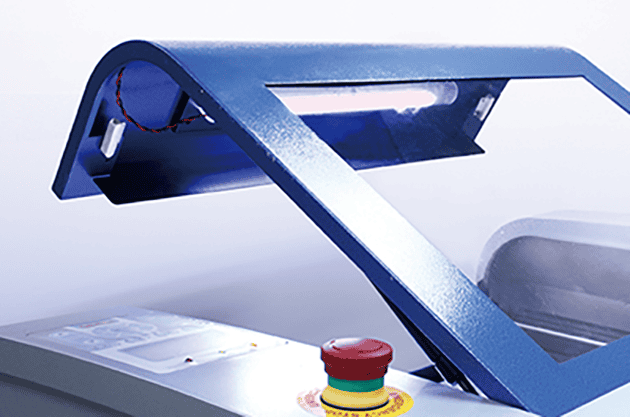 Spirit LS GCC Lasercutter mit integrierter LED Innenbeleuchtung im Arbeitsbereich