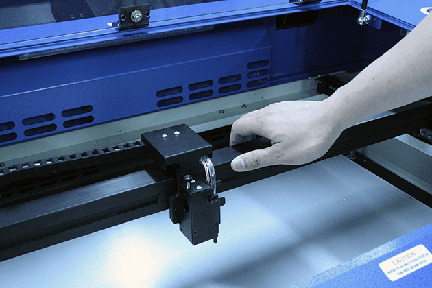 Spirit LS PRO Lasercutter mit Drag N Play Funktion fuer einfache Positionierung